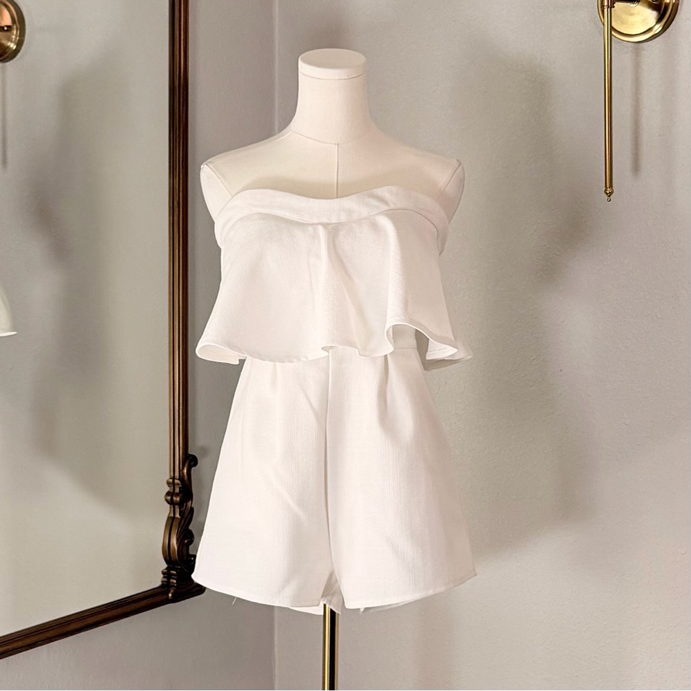 Clean Girl T.C. Elli’s Strapless Romper M Minimalist White Crepe Ruffle Detail